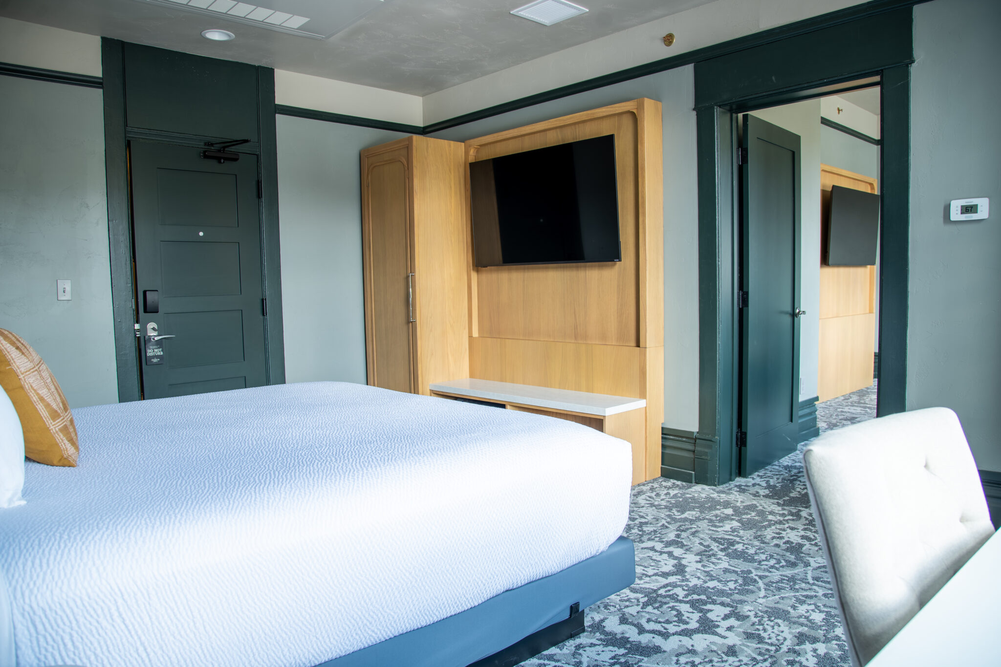 The Outlaw Square Suite - Image 2